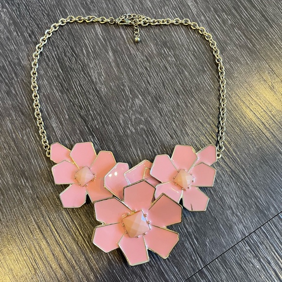 Jewelry - Cute pink floral statement necklace